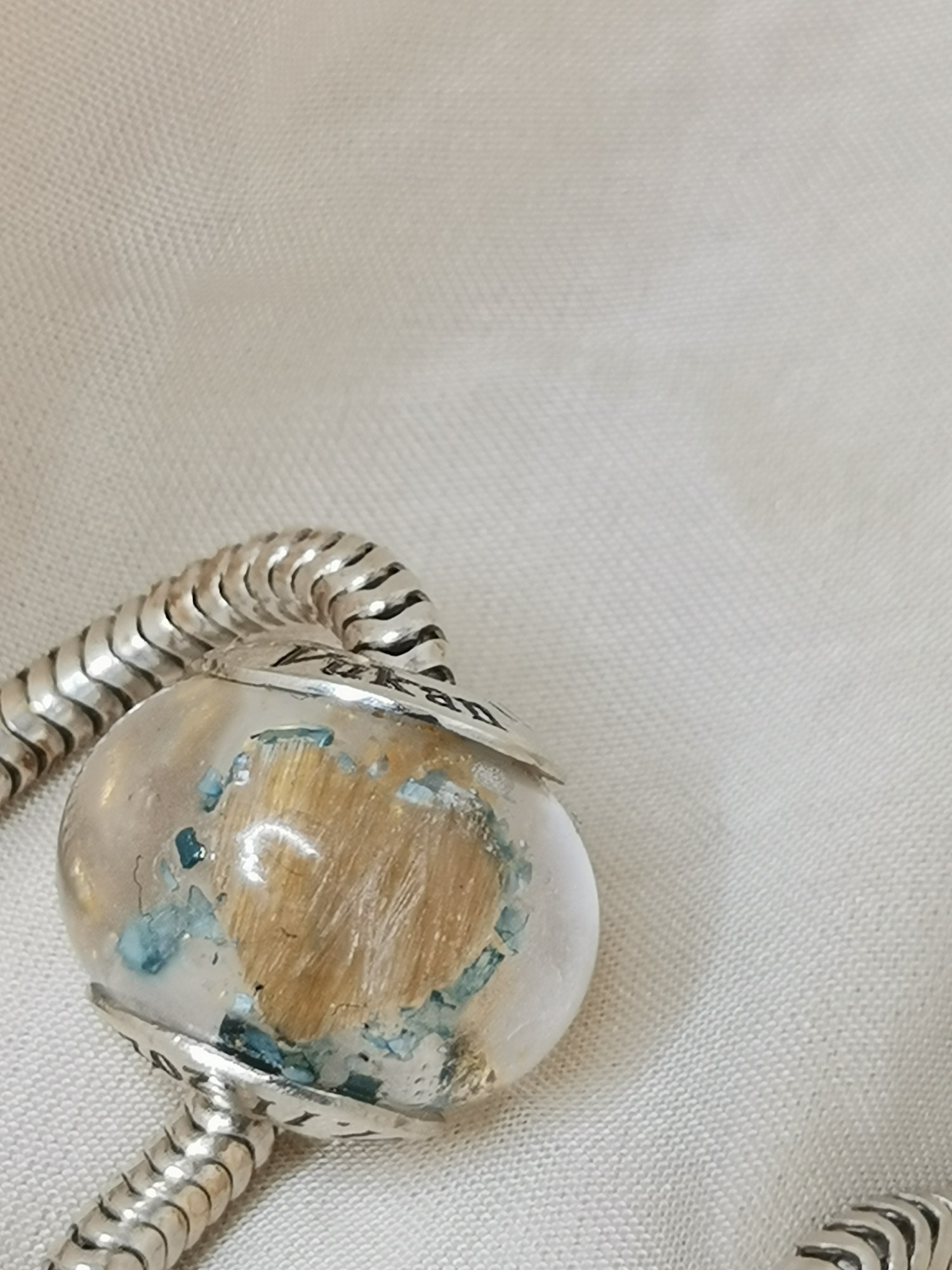 Veliki privezak nalik pandora privesku sa kosom - Slika 5