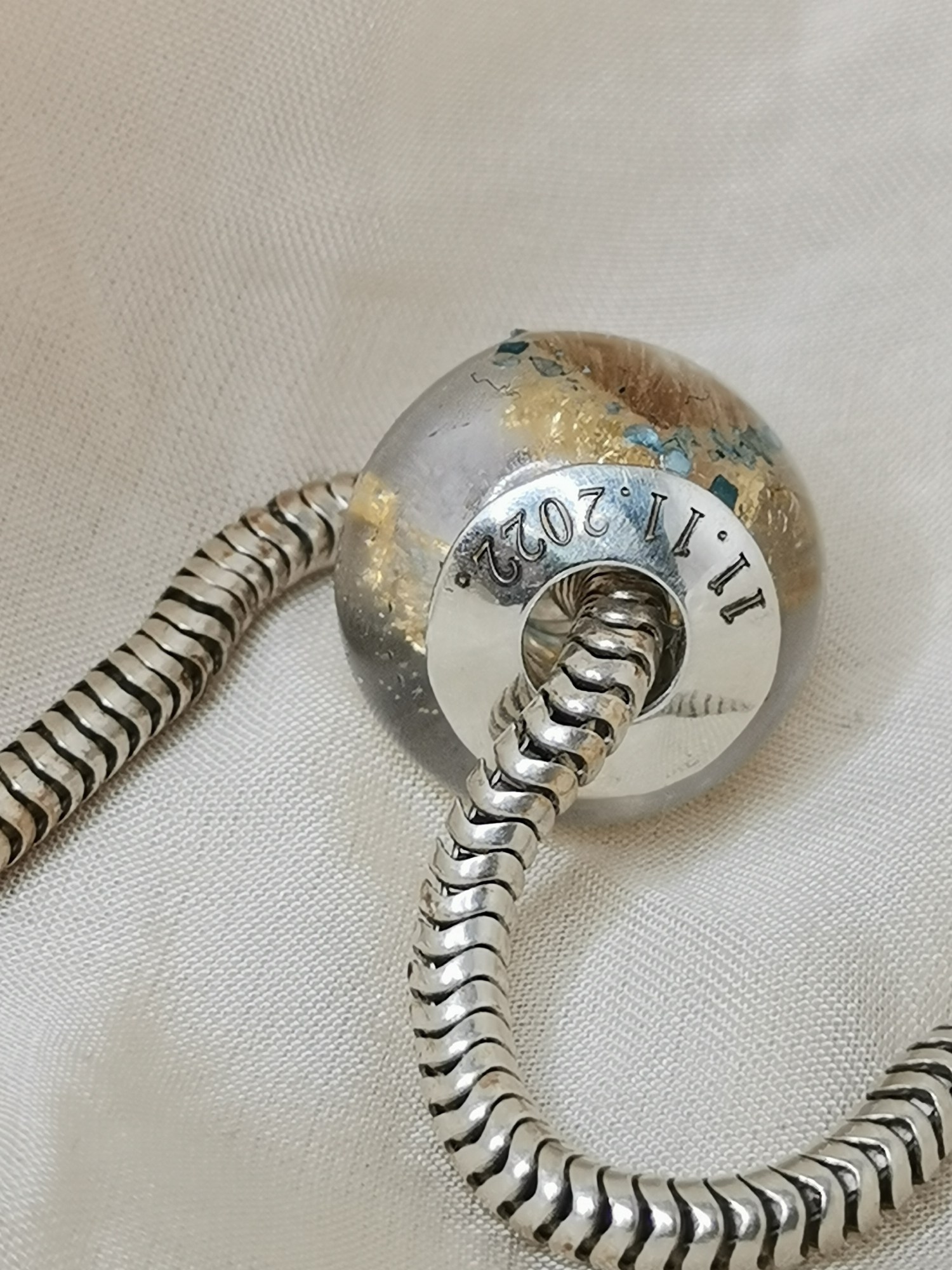 Veliki privezak nalik pandora privesku sa kosom - Slika 4