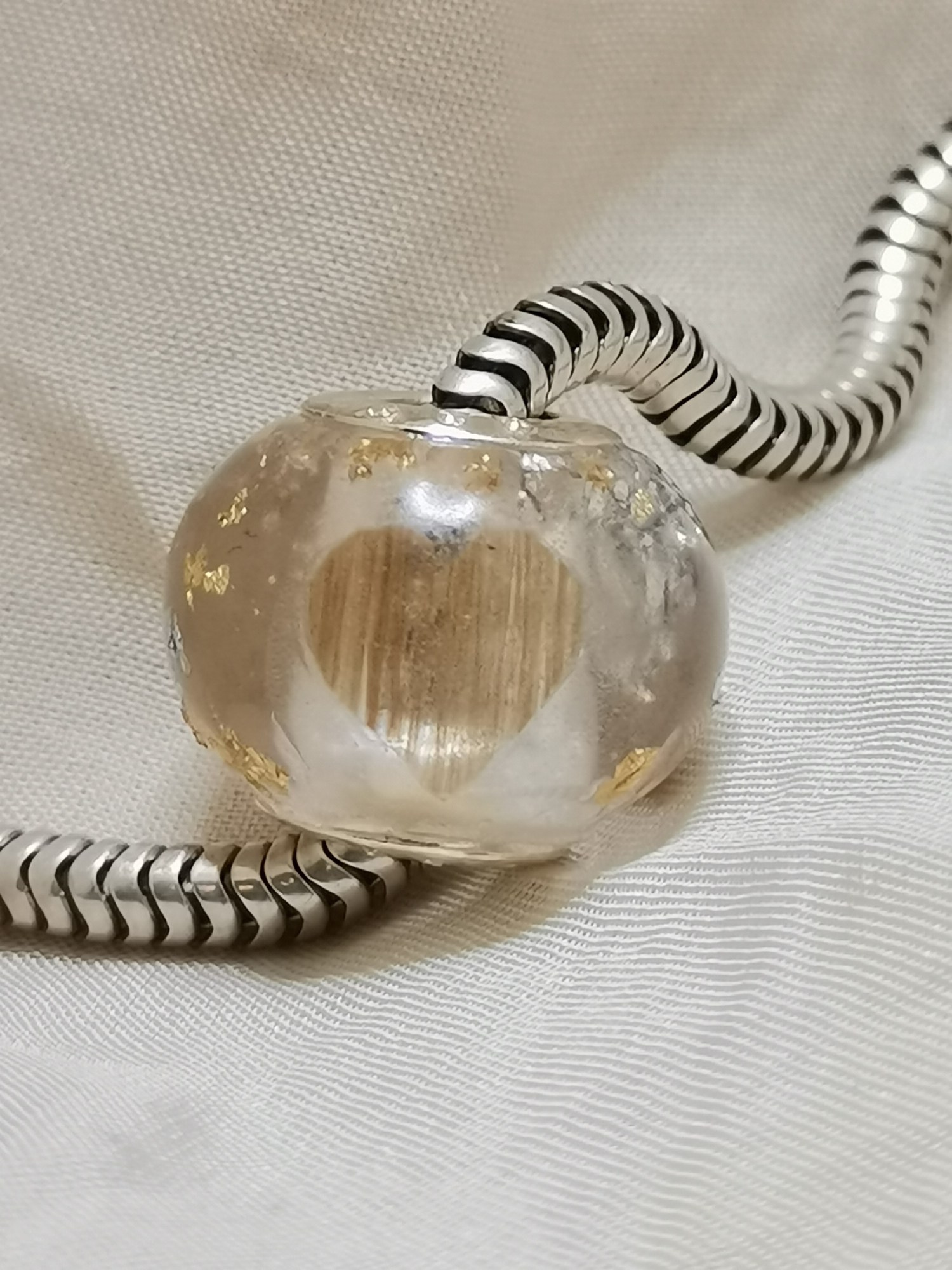 Veliki privezak nalik pandora privesku sa kosom - Slika 3